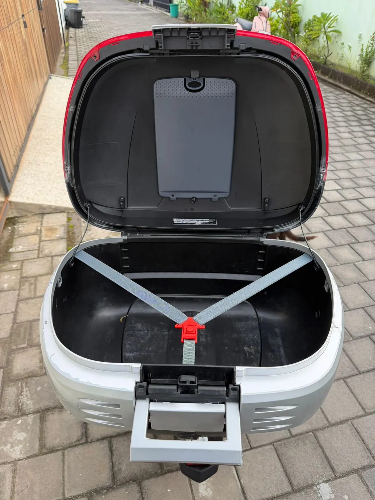 Accessories - 48 Liter Top Box motor image 1