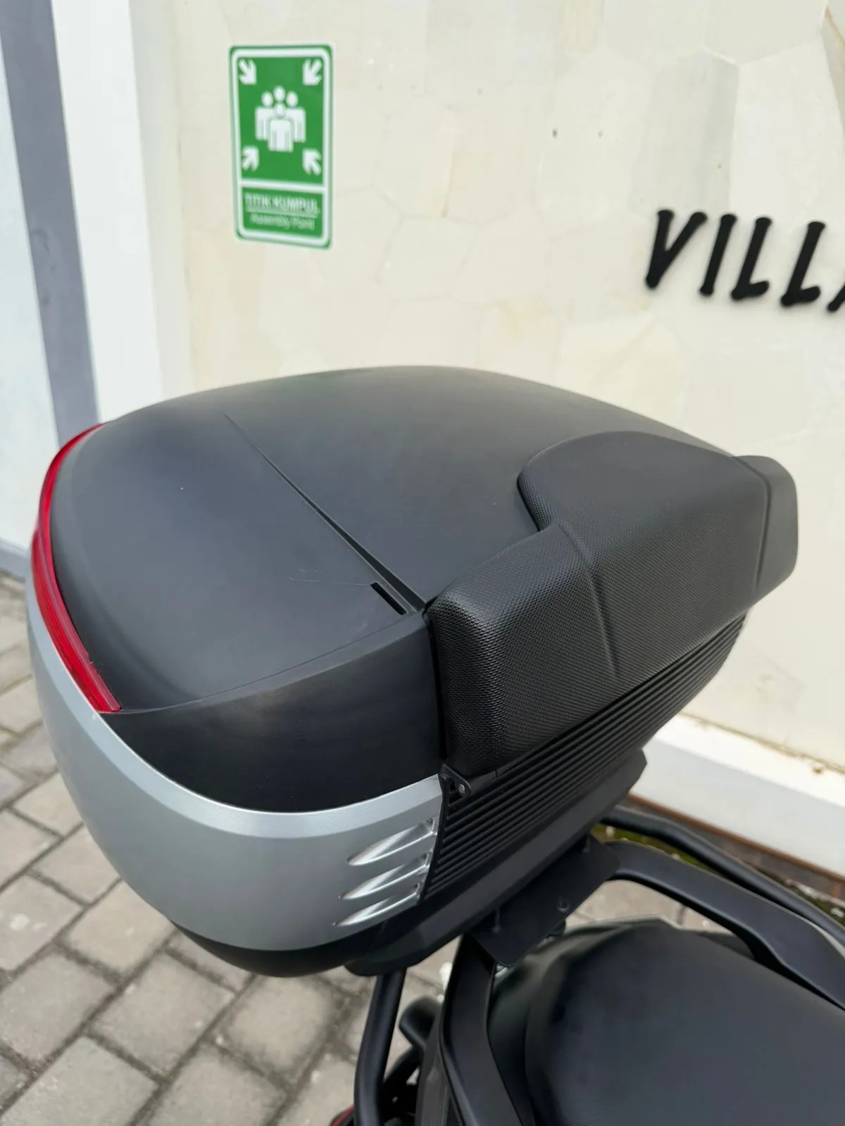 Accessories - 48 Liter Top Box motor image 2